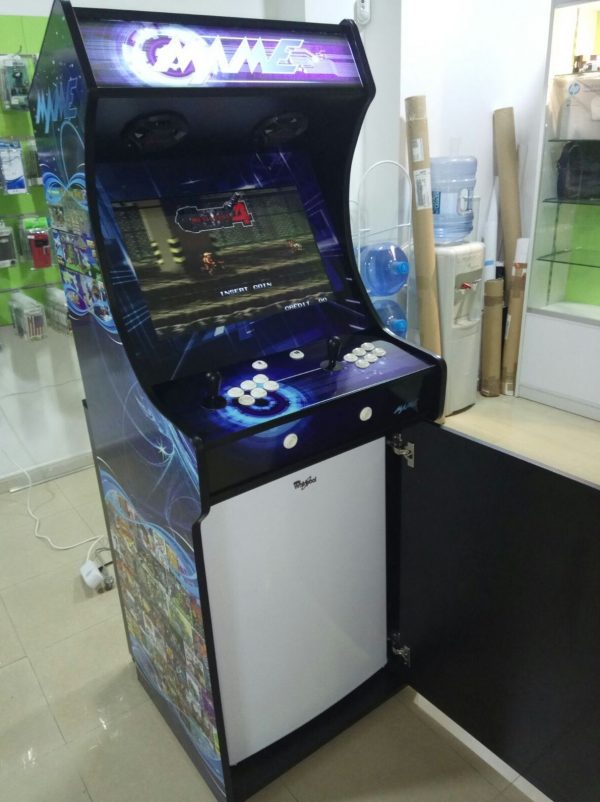 Máquina Arcade Retro con Frigorífico