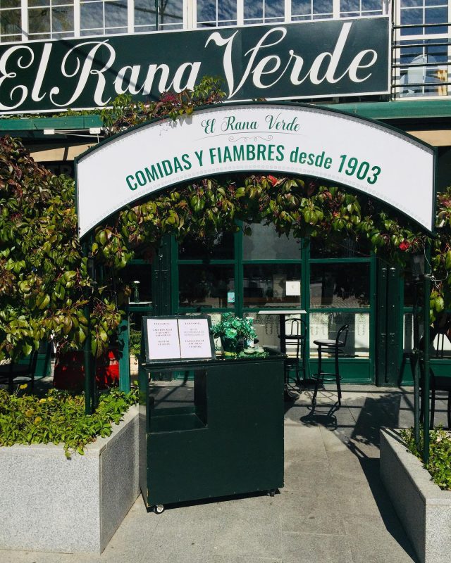Decoración Gráfica del Restaurante El Rana Verde
